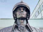 В Волгодонске установлен бюст Герою России Александру Антонову
