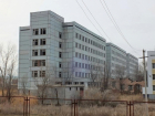 Для предотвращения трагедий в недостроенной детской больнице в Волгодонске установят камеры