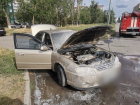 На улице Дружбы загорелся автомобиль, взрыва чудом удалось избежать
