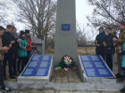 В память о зверски замученных подпольщиках молодежь Волгодонского района зажгла свечи