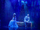 Волшебные декорации и потрясающая игра актеров: премьеру «Золушка» подарили актеры ВМДТ волгодонцам к Новому году