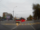 «Пора менять резину на зимнюю»: Волгодончанка сняла на видео опасный разворот автомобиля возле «Комсомольца» 