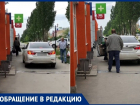 «Езжу, где хочу»: волгодончанка, приехавшая за покупками в «Магнит», заехала на тротуар