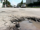 «Не можешь делать, не берись!» - водители Волгодонска комментируют появление ям на недавно заасфальтированных участках