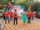 В микрорайонах Волгодонска появились красные флаги с эмблемой ВИТИ НИЯУ МИФИ