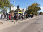 Толпы на остановках, отсутствие автобусов, опоздания на работу и нервное напряжение: как Волгодонск встретил транспортную реформу