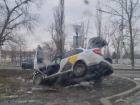 «Яндекс Такси» после полета в воздухе оказалось в канаве в Волгодонске