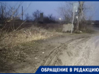 «Ждем автобусы в грязи и лужах»: жители квартала В-Е вынуждены ждать транспорт в грязевом месиве
