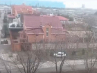 Сбившего туи «пьяного» дрифтера сняли на видео на Октябрьском шоссе 