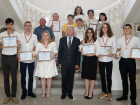  «Гордость Волгодонска»: лучших выпускников Волгодонска наградили памятными знаками