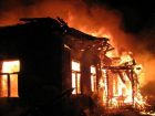 В центре Лагутников шесть пожарных машин больше часа тушили жилой дом