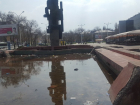 Волгодонцев приглашают на уборку бассейна фонтана на Комсомольской площади 
