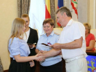 12 школьников получили паспорта граждан РФ лично из рук главы города Волгодонска