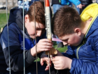 В День космонавтики юные волгодонцы запустили в небо самодельные ракеты