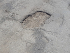 Огромные ямы и трещины «встречают» меня каждый день с работы, - житель улицы МПС в Цимлянске