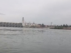 Экологическая катастрофа на Дону: слоем солярки покрылась вода у подножия Цимлянской ГЭС