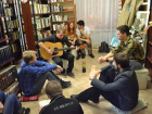 Студенты ушли в рок-отрыв на бесшабашной вечеринке в библиотеке Волгодонска