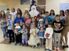 Дед Мороз, Снегурочка и подарки: новогоднее чудо устроила молодежь Волгодонска детям Донбасса