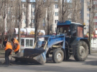 «Почему четверо рабочих лопатами кидают в ковш грязь? Мы что в 17 веке живем?» – депутаты волгодонской Думы раскритиковали уборку дорог