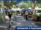 Наглые продавцы арбузов развели стихийный рынок и перегородили единственный проезд в жилой двор на улице Морской 