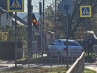 Светофор протаранил «Фольксваген Поло» на улице Пионерской в Волгодонске