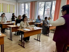 Аттестат получат все, один сразу в ВУЗ: родители выпускников Волгодонска сдали ЕГЭ по русскому языку