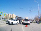 В Волгодонске на проспекте Строителей семья на двух машинах попала в ДТП