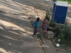 Разгневанная девушка напала на бабушку, продающую яблоки на проспекте Строителей