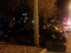 В Волгодонске напротив здания городской полиции  «десятка» врезалась в столб