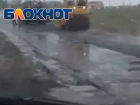 Укладка асфальта в ливень возле поселка Солнечный попала на видео