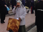 Пенсионерка из Волгодонска провела несколько часов на холоде в надежде подарить икону Патриарху Кириллу