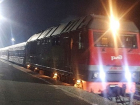 Следовавший через Волгодонск в Москву пассажирский поезд в темноте протаранил легковой автомобиль в Цимлянске
