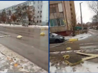 Бушующий ветер срывает обшивку с домов в Волгодонске