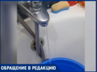 Тонкая струя холодной воды течет из кранов МКД Волгодонска на верхних этажах