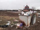 Кладбища Волгодонска превратились в мусорную свалку – уборкой занимаются двое рабочих
