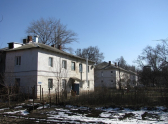 16. Восьмиквартирные жилые дома (два здания на заднем плане), 2015 год