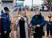 Стало известно сколько волгодонцев решились окунуться в купель на Крещение