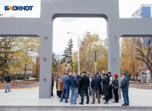 Об автополиве забыли, старые столбы останутся на месте, а контракт с подрядчиком можно было не расторгать: пикантные подробности работ на бульваре у сквера «Дружба»