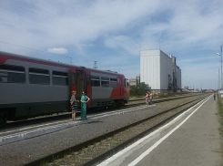 Человек погиб при столкновении автомобиля с поездом Зимовники  - Ростов