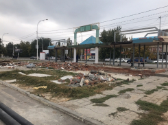 Реконструкция привокзальной площади в Волгодонске натолкнулась на забитый грязью коллектор 