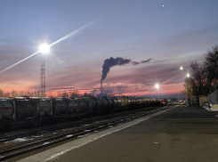 Из-за атаки украинского БПЛА на железную дорогу поезд из Москвы в Волгодонск задержался в пути