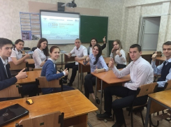 «Сто баллов для победы»: выпускники поделились опытом с учениками старших классов в Волгодонске