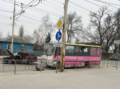 Пассажирский автобус протаранил ВАЗ на Первомайском