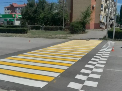 В приоритете — безопасность: в Волгодонске устанавливают новые «лежачие полицейские» и обновляют разметку