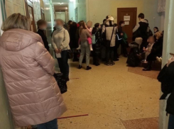 Из-за гигантских очередей в поликлиниках Волгодонска введены дополнительные меры
