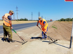 В Зимовниковском районе заканчивают ремонт дороги на Краснодар 