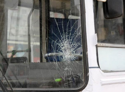 В Волгодонске неизвестные расстреляли три троллейбуса