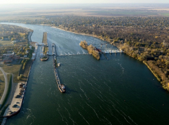 Стали известны последствия столкновения 47-летнего сухогруза с Кочетовским гидроузлом на Дону