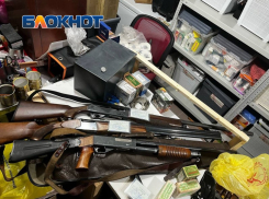 Нашли деньги и оружие: в Волгодонске прошли обыски в доме владельца крупной табачной сети 