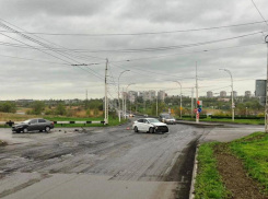 ДТП с участием двух автомобилей произошло в Волгодонске перед путепроводом